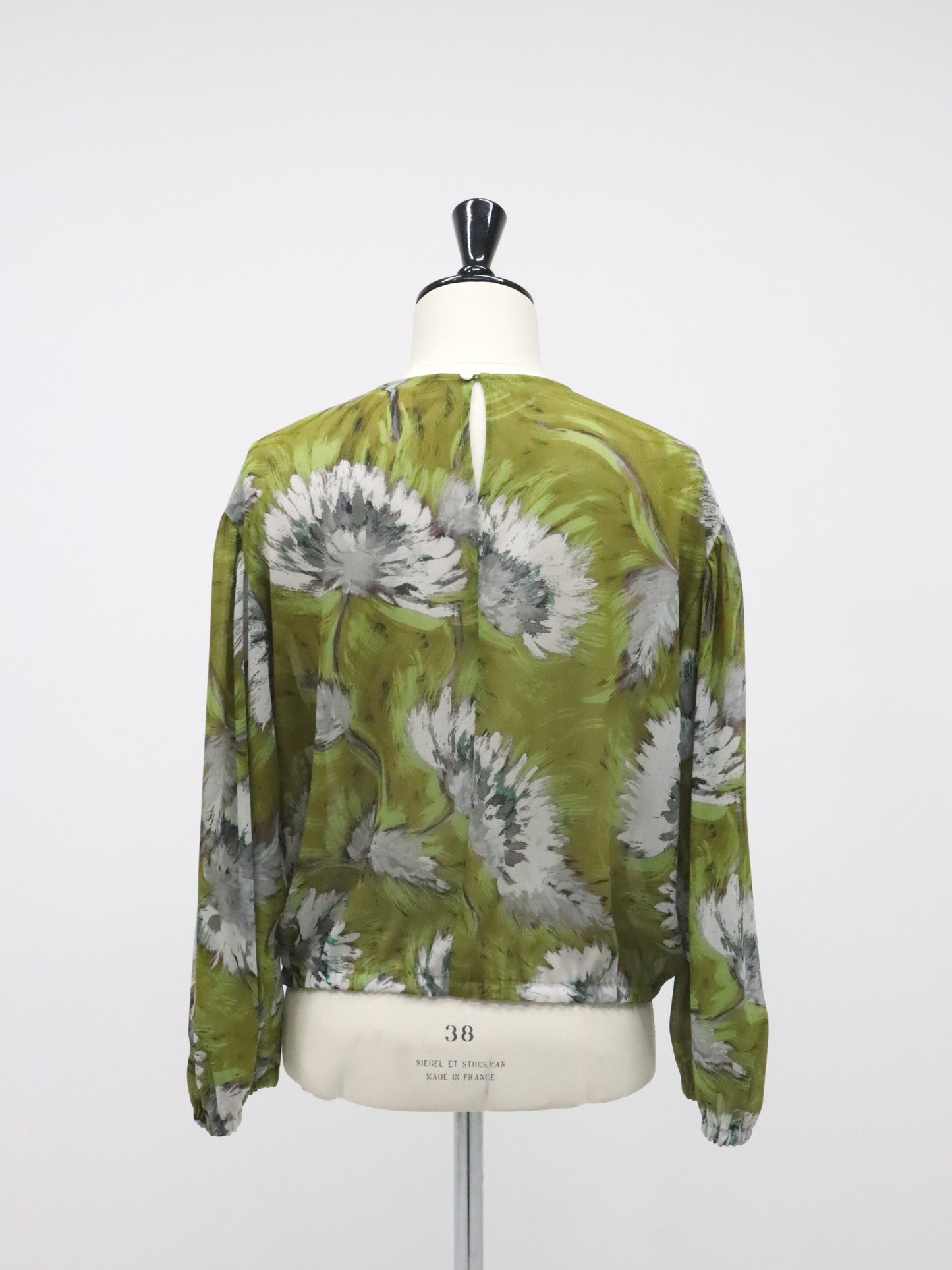 【4月27日 発売】ポリフラワーシアーブラウス