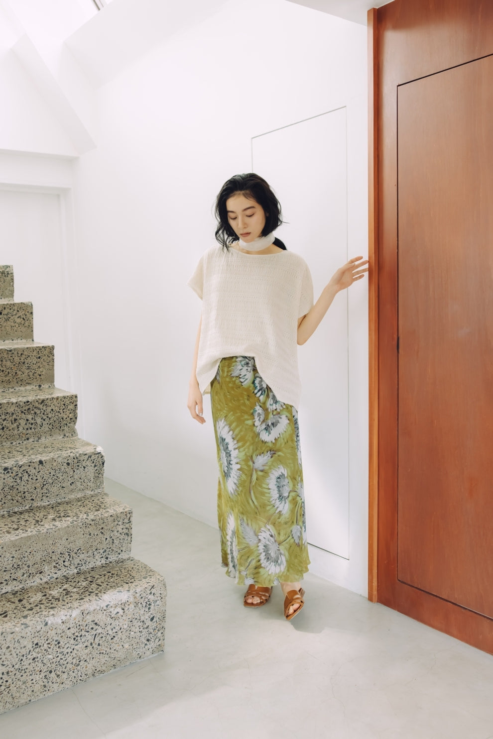 【4月27日 発売】ポリフラワーシアータイトスカート