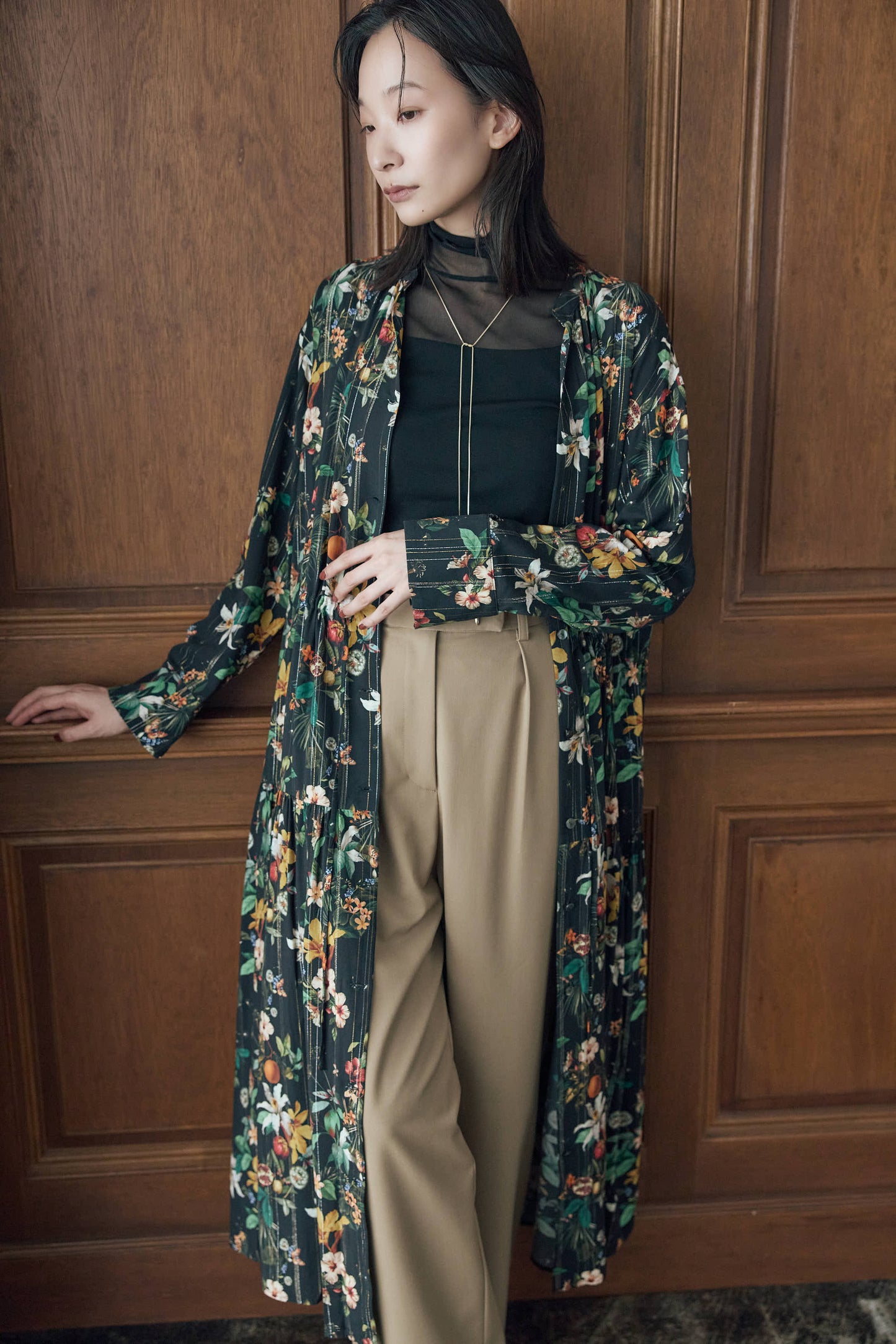 ウールギャバストレートパンツ（ブラック）