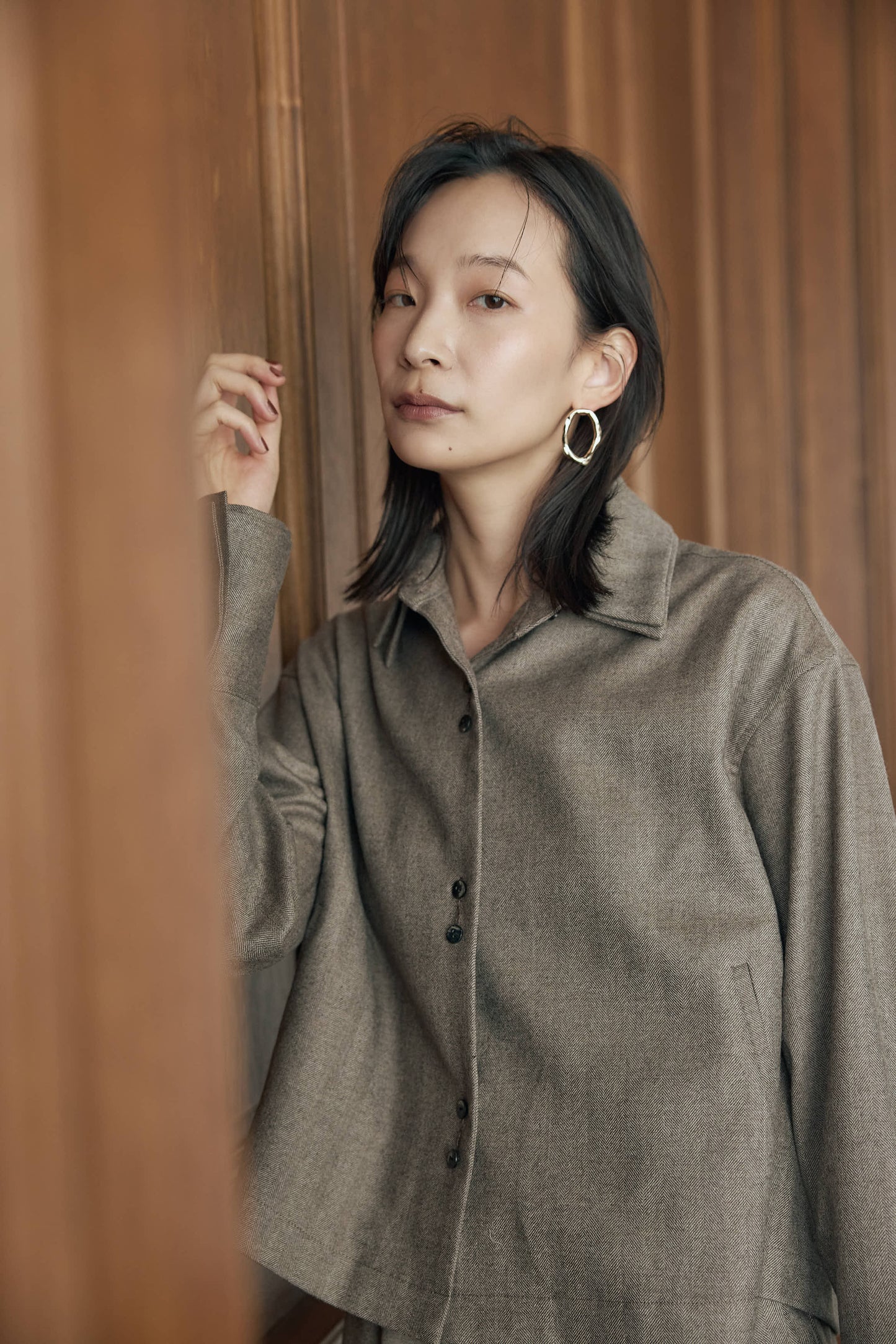 サキソニーヘリンボーンコンパクトシャツ（ブラウン）