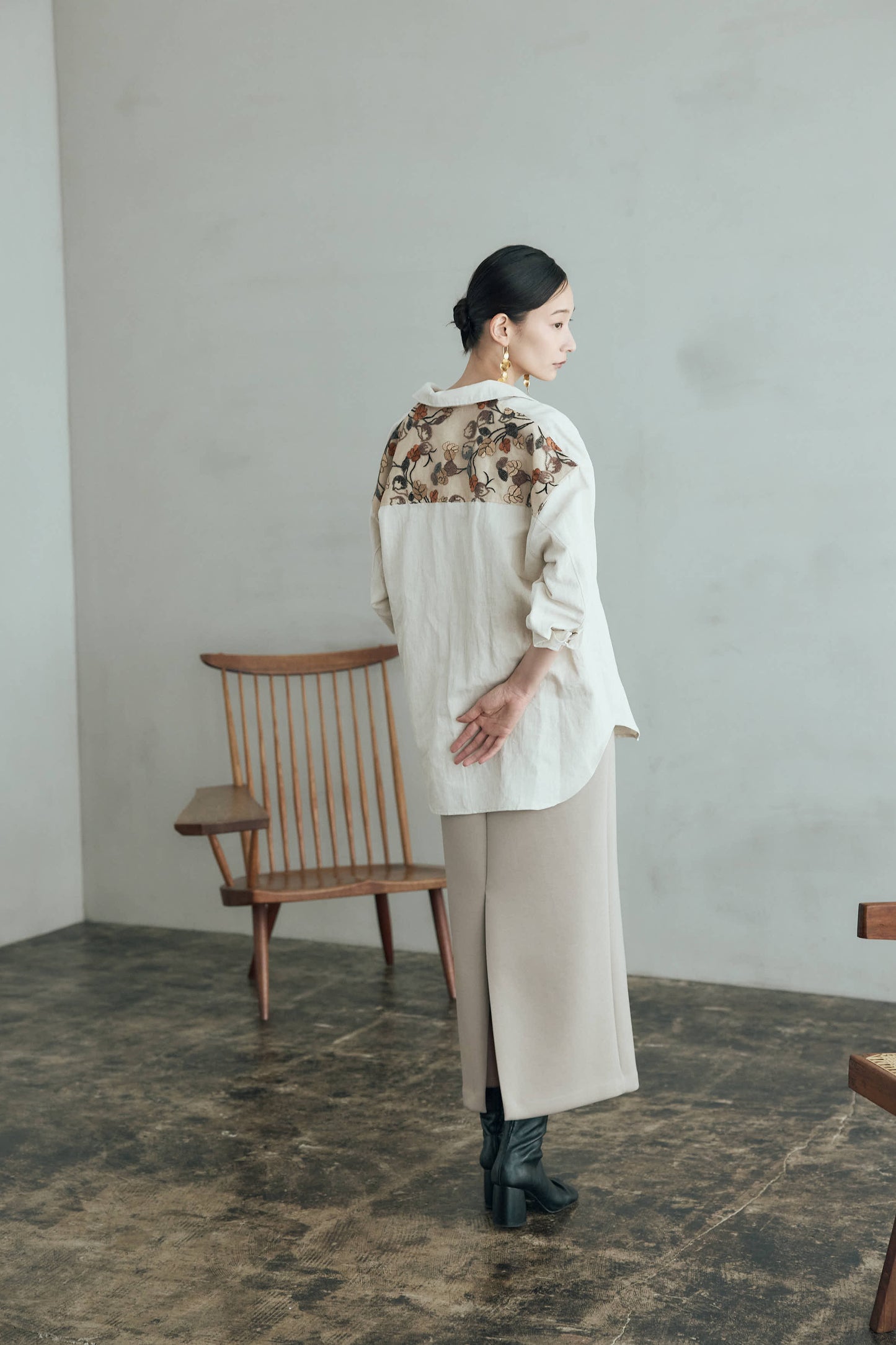 スパンコール刺繍デニムシャツ（アイボリー）