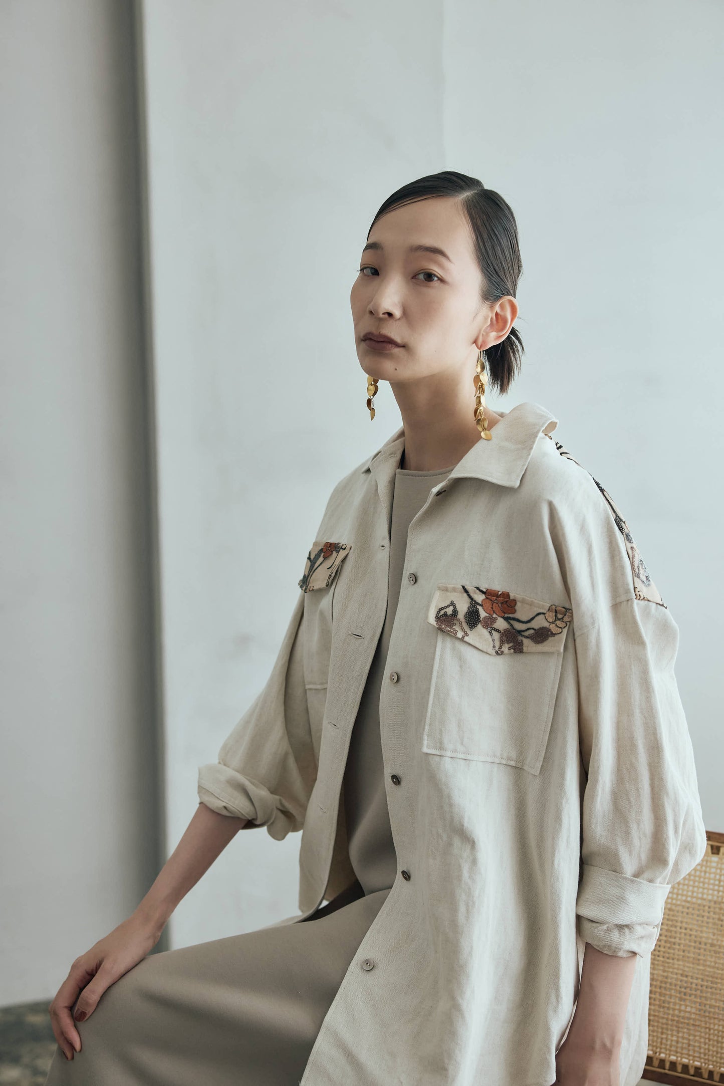 スパンコール刺繍デニムシャツ（アイボリー）