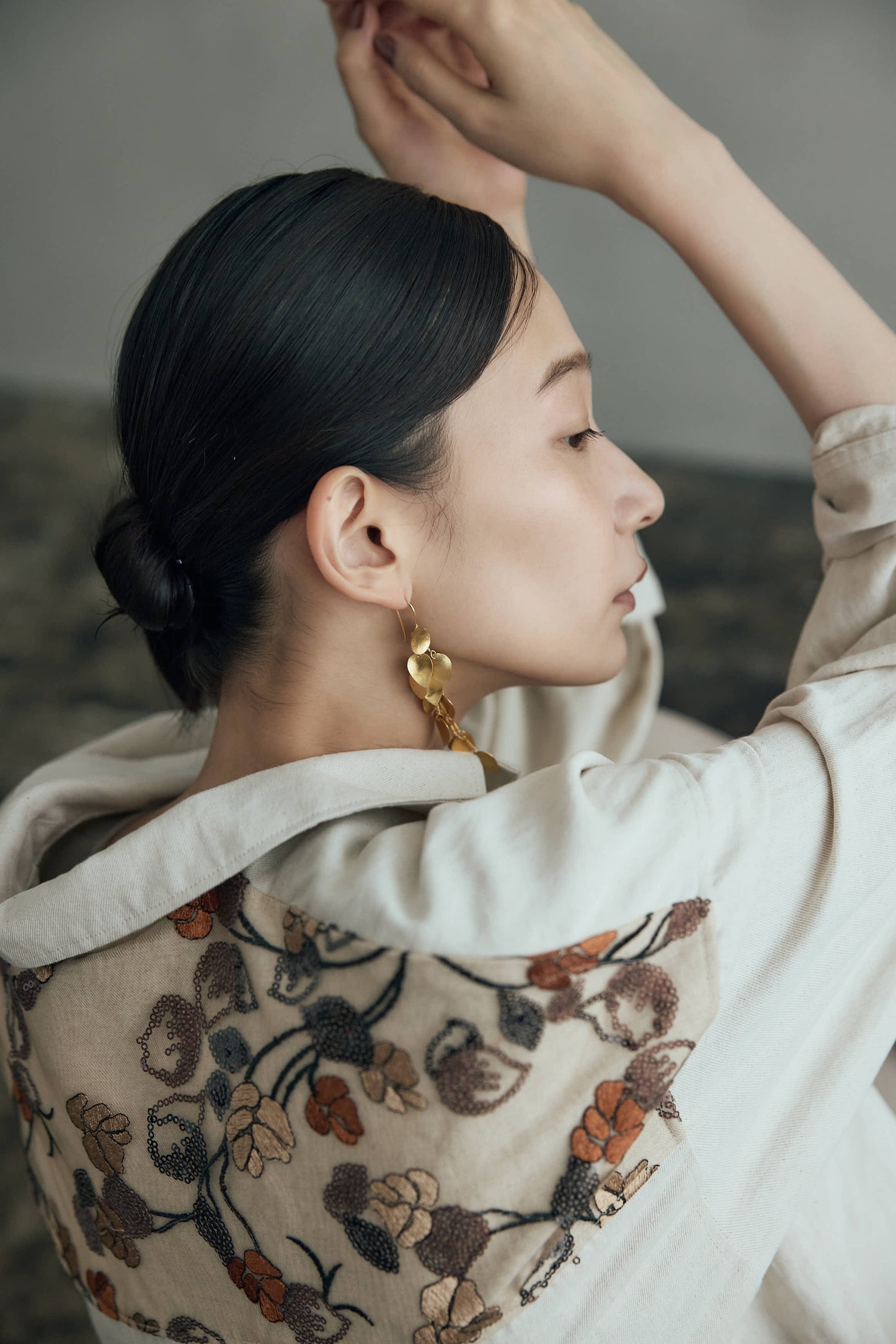 スパンコール刺繍デニムシャツ（アイボリー）