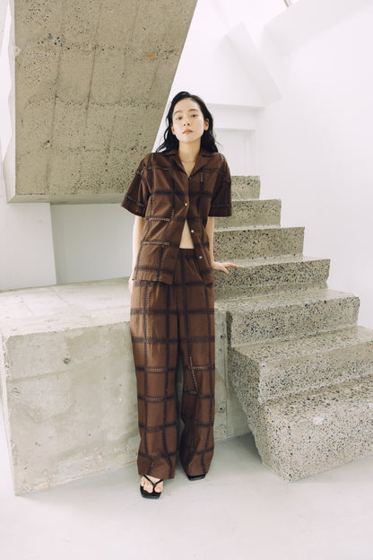 【4月27日 発売】コットンコード刺繍レースシャツ（ブラウン）