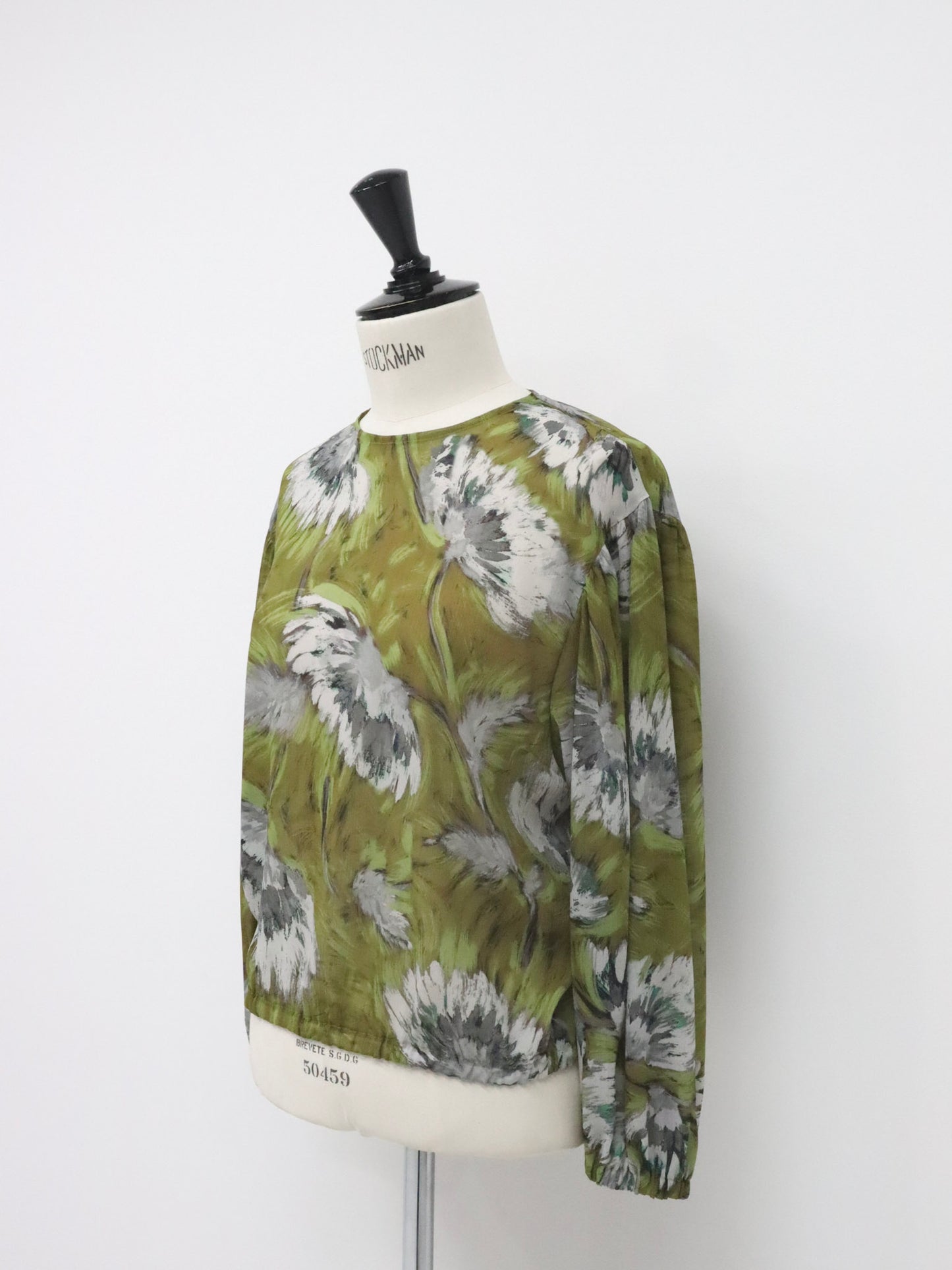 【4月27日 発売】ポリフラワーシアーブラウス