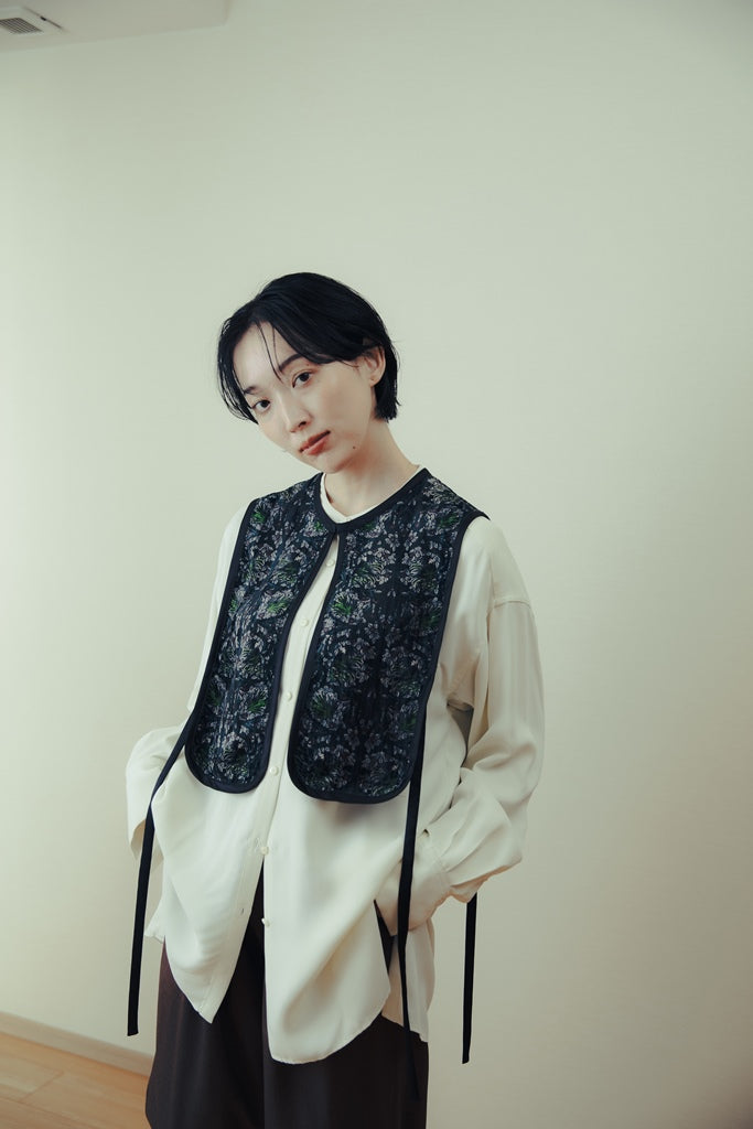 キュプラサテンノーカラーシャツ