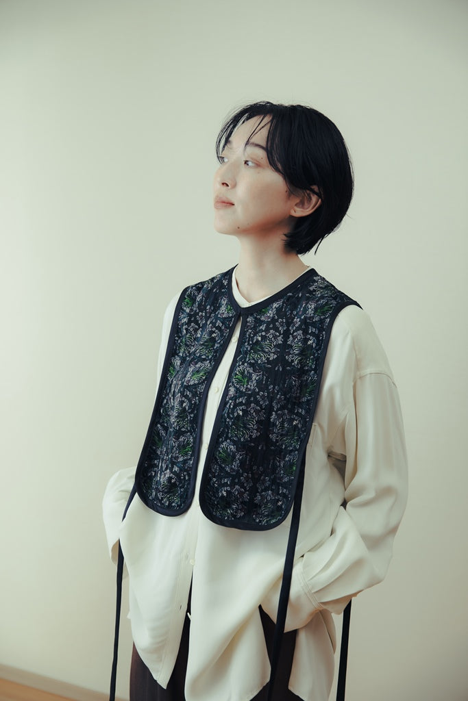 キュプラサテンノーカラーシャツ