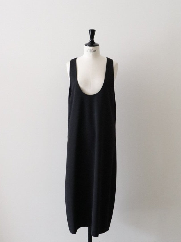 ウールギャバUネックワンピース（ブラック）