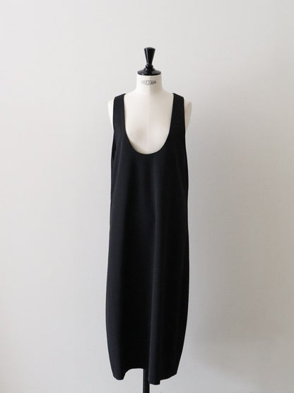ウールギャバUネックワンピース（ブラック）