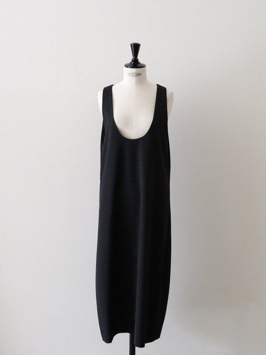 ウールギャバUネックワンピース（ブラック）