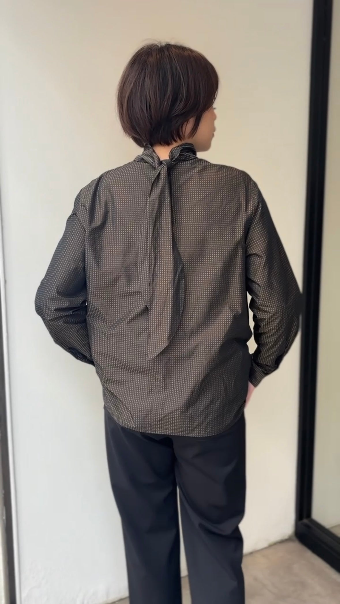 タフタドットボウタイブラウス（ブラウン）