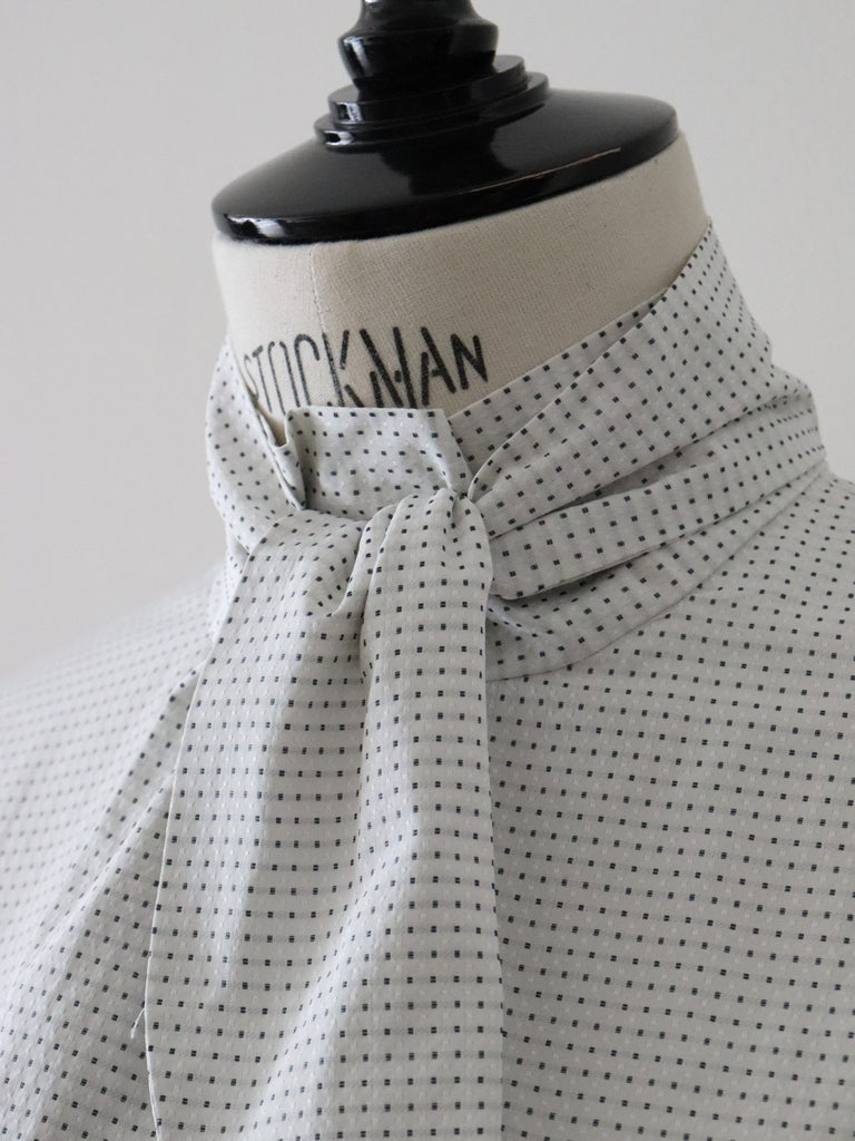 タフタドットボウタイブラウス（アイボリー）