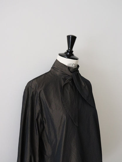 タフタドットボウタイブラウス（ブラウン）