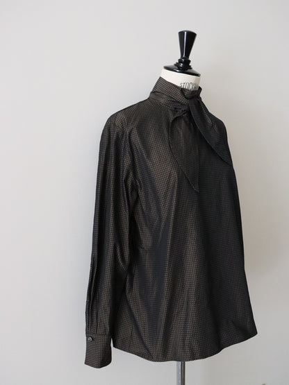 タフタドットボウタイブラウス（ブラウン）