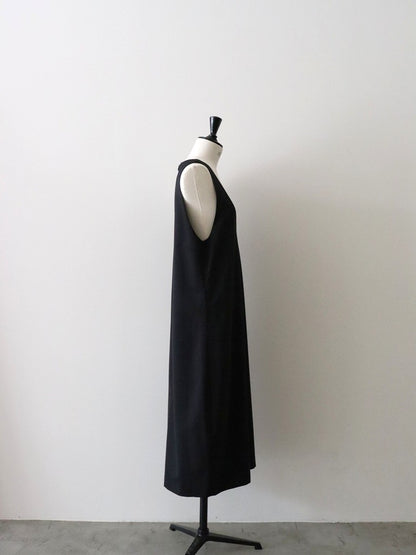 ウールギャバUネックワンピース（ブラック）