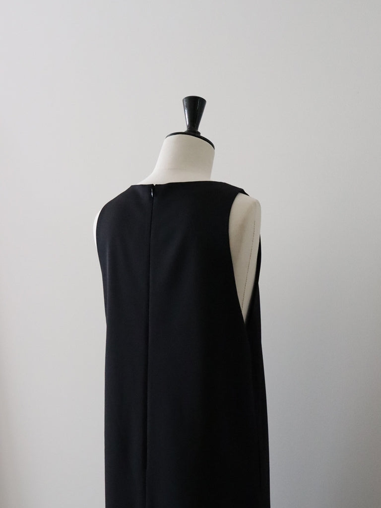 ウールギャバUネックワンピース（ブラック）