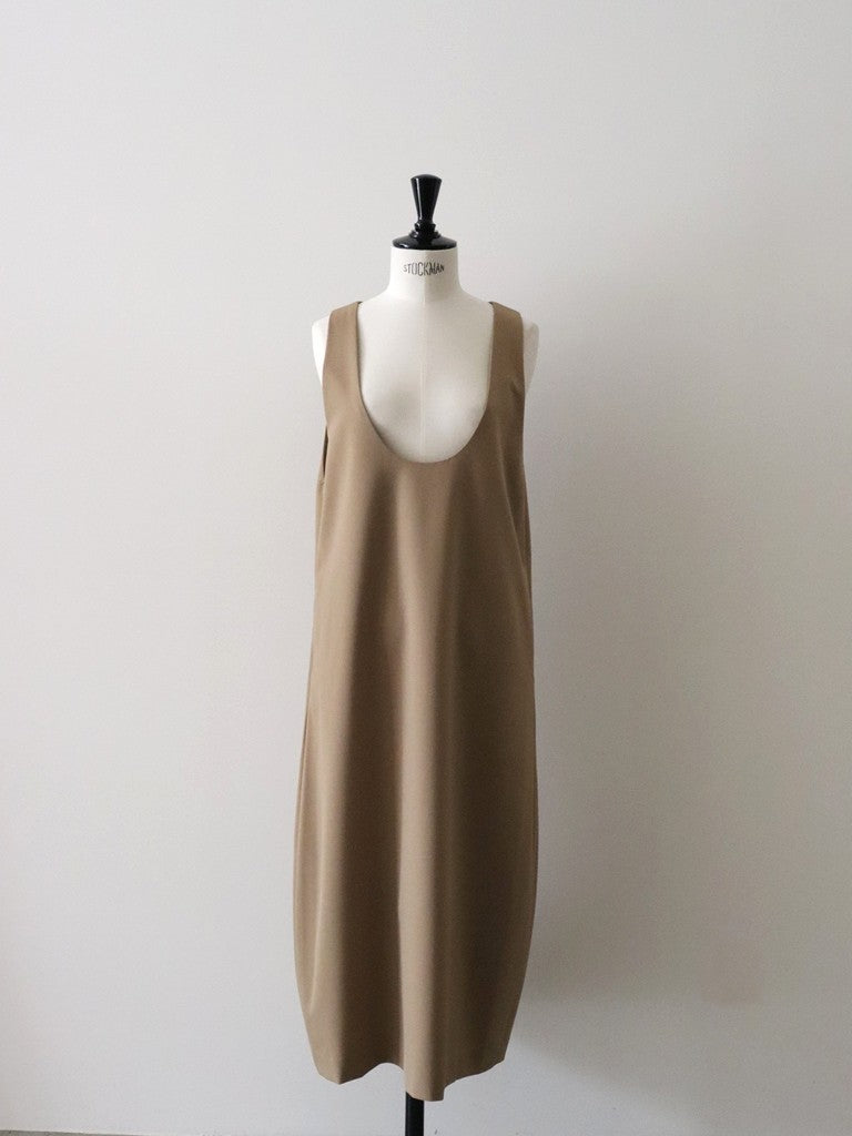 ウールギャバUネックワンピース（キャメル）