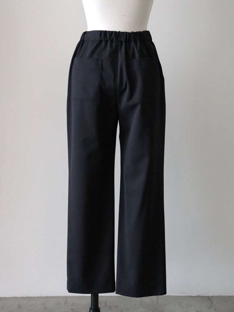 ウールギャバストレートパンツ（ブラック）