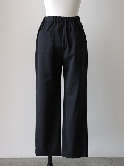 ウールギャバストレートパンツ（ブラック）