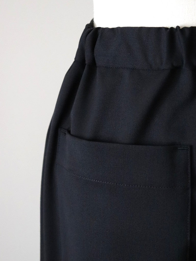 ウールギャバストレートパンツ（ブラック）