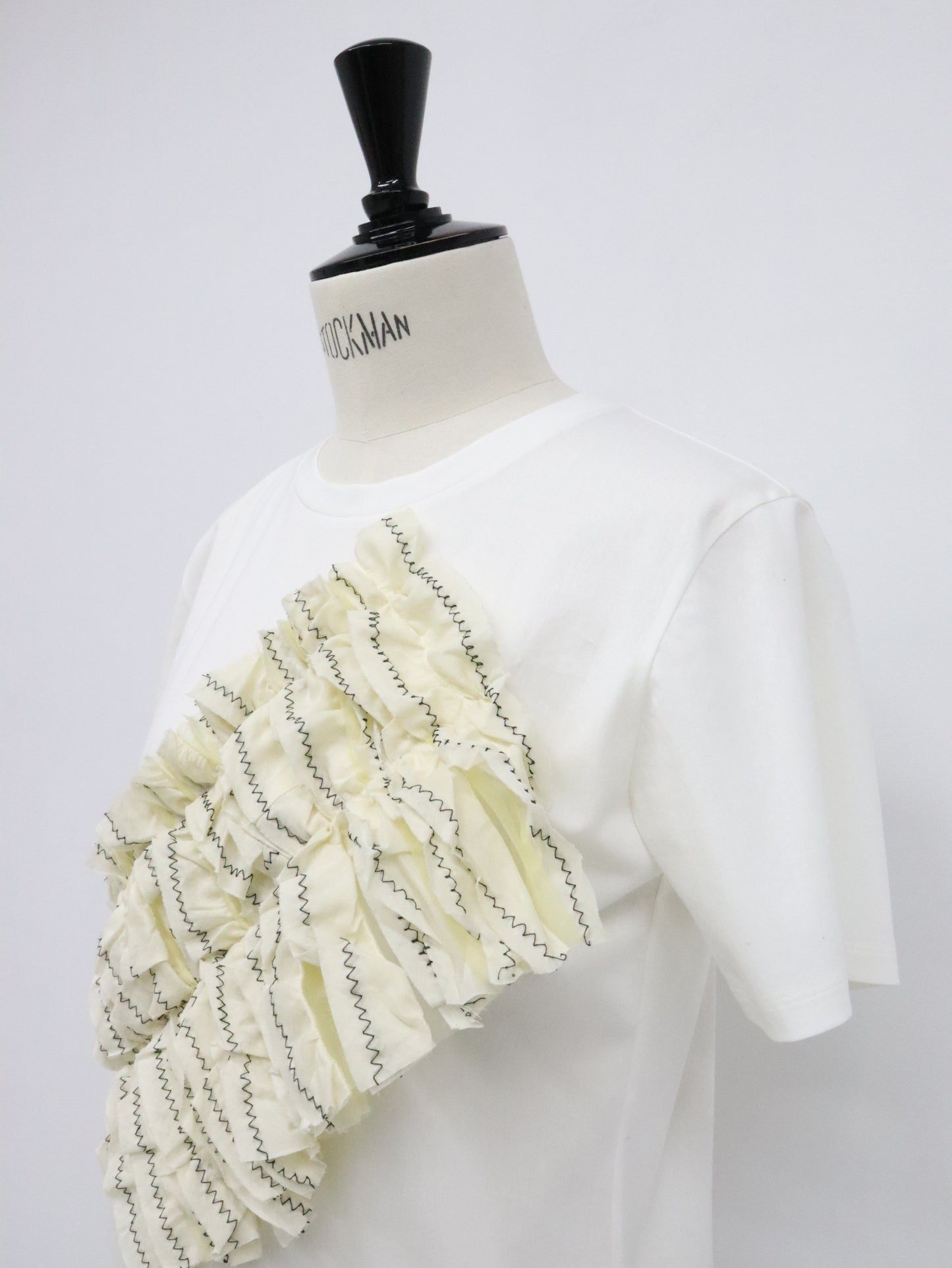 ラッフルTシャツ
