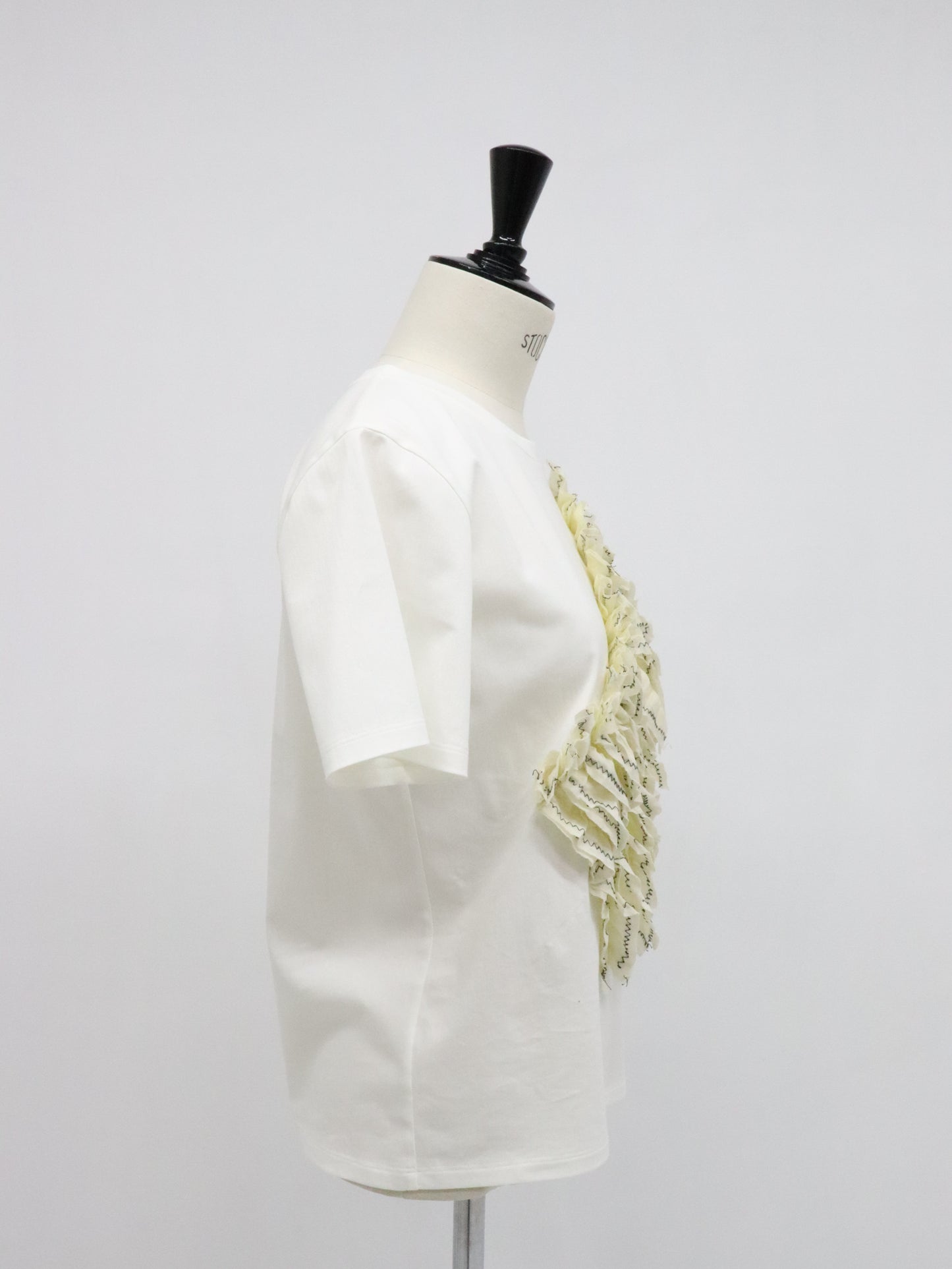 ラッフルTシャツ